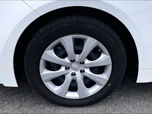 Used 2025 Toyota Corolla LE image 28