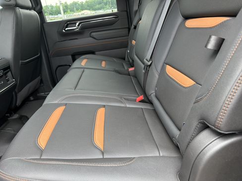 Used 2024 GMC Sierra 2500 AT4 w/ AT4 Preferred Package AWD/4WD image 15