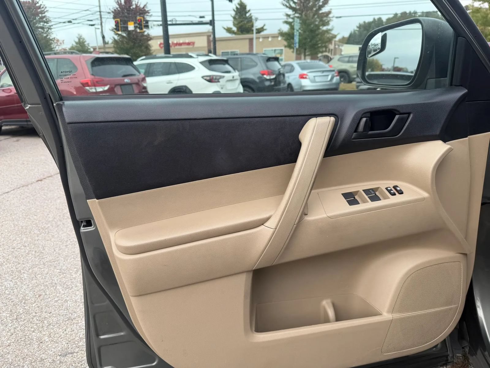 Used 2012 Toyota Highlander 4WD w/ Tow Pkg image 12