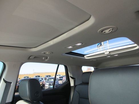 Used 2021 Chevrolet Traverse Premier image 22