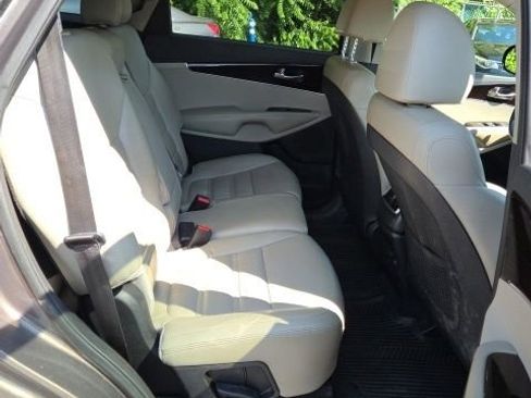 Used 2019 Kia Sorento EX FWD image 11