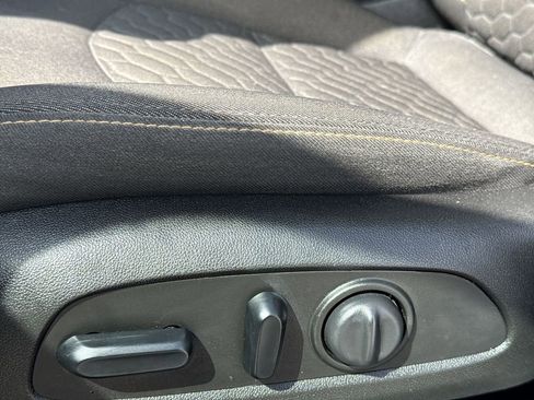 Used 2019 Chevrolet Equinox LT image 14