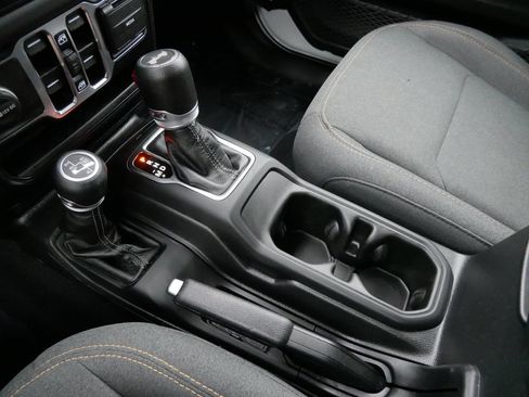 Used 2024 Jeep Wrangler Unlimited Sahara AWD/4WD image 22