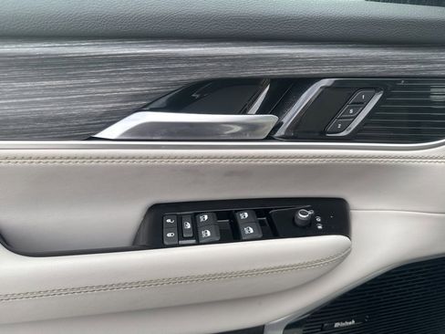 Used 2023 Jeep Wagoneer Series III w/ Premium Group I image 26