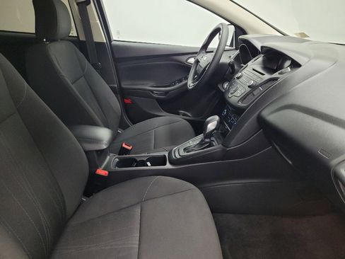 Used 2017 Ford Focus SE FWD image 21