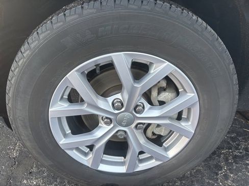 Used 2022 Jeep Grand Cherokee Limited image 28