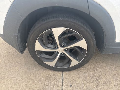 Used 2016 Hyundai Tucson Limited image 9