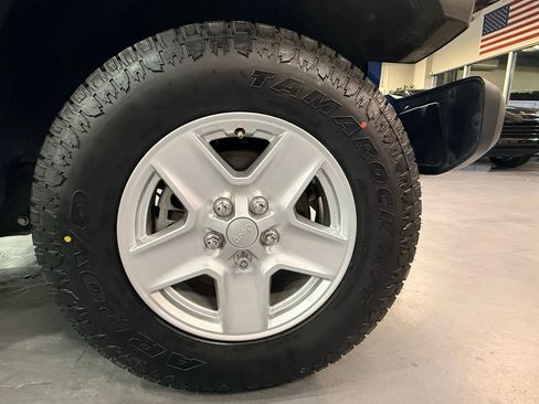 Used 2021 Jeep Gladiator Sport image 33