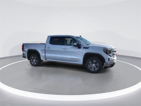 New 2026 GMC Sierra 1500 SLE image 2