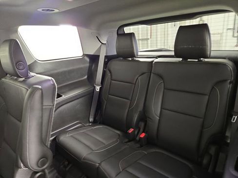 Used 2019 GMC Acadia SLT w/ LPO, Floor Liner Package AWD/4WD image 16