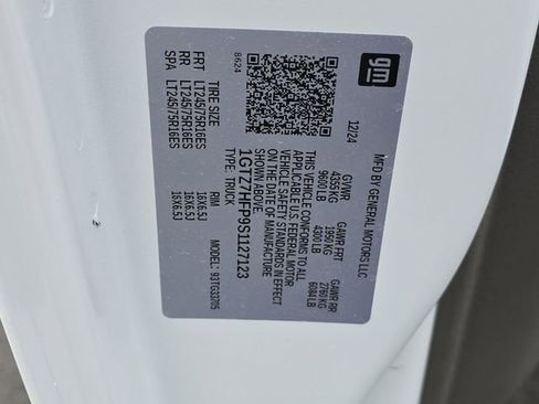 New 2025 GMC Savana 3500 Extended w/ Driver Convenience Package image 29