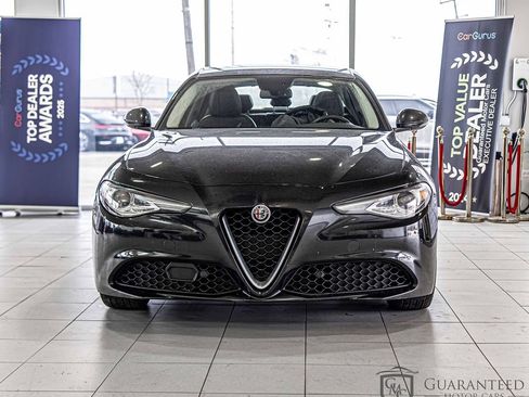 Used 2018 Alfa Romeo Giulia AWD image 2