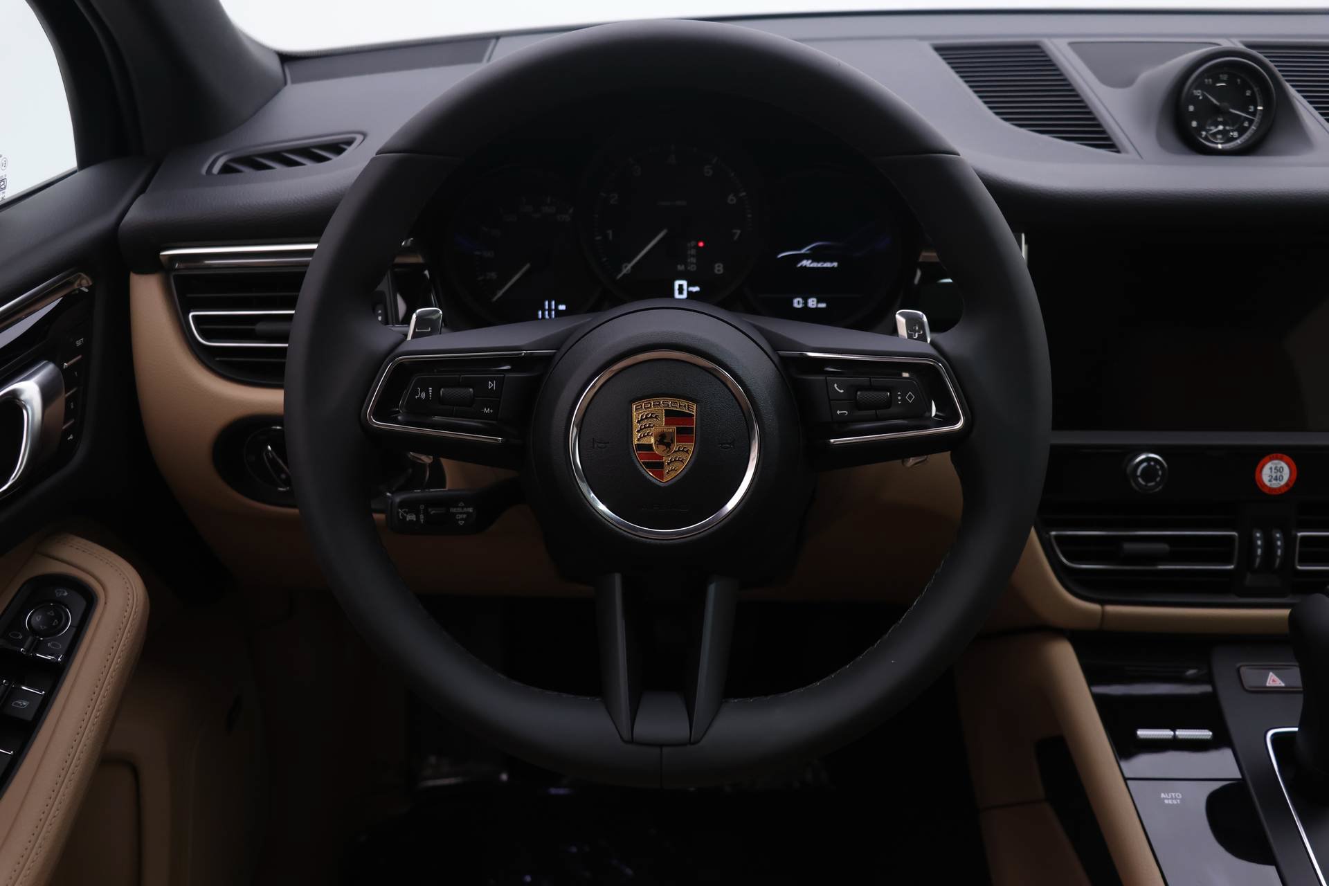 Used 2025 Porsche Macan AWD/4WD image 6
