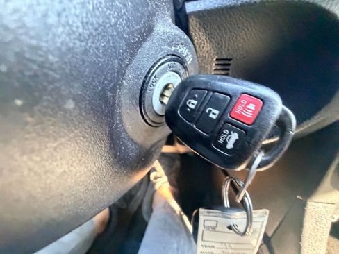 Used 2014 Toyota Corolla LE FWD image 7
