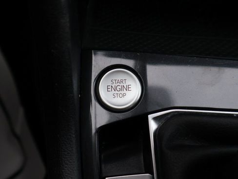 Used 2022 Volkswagen Tiguan SE image 28