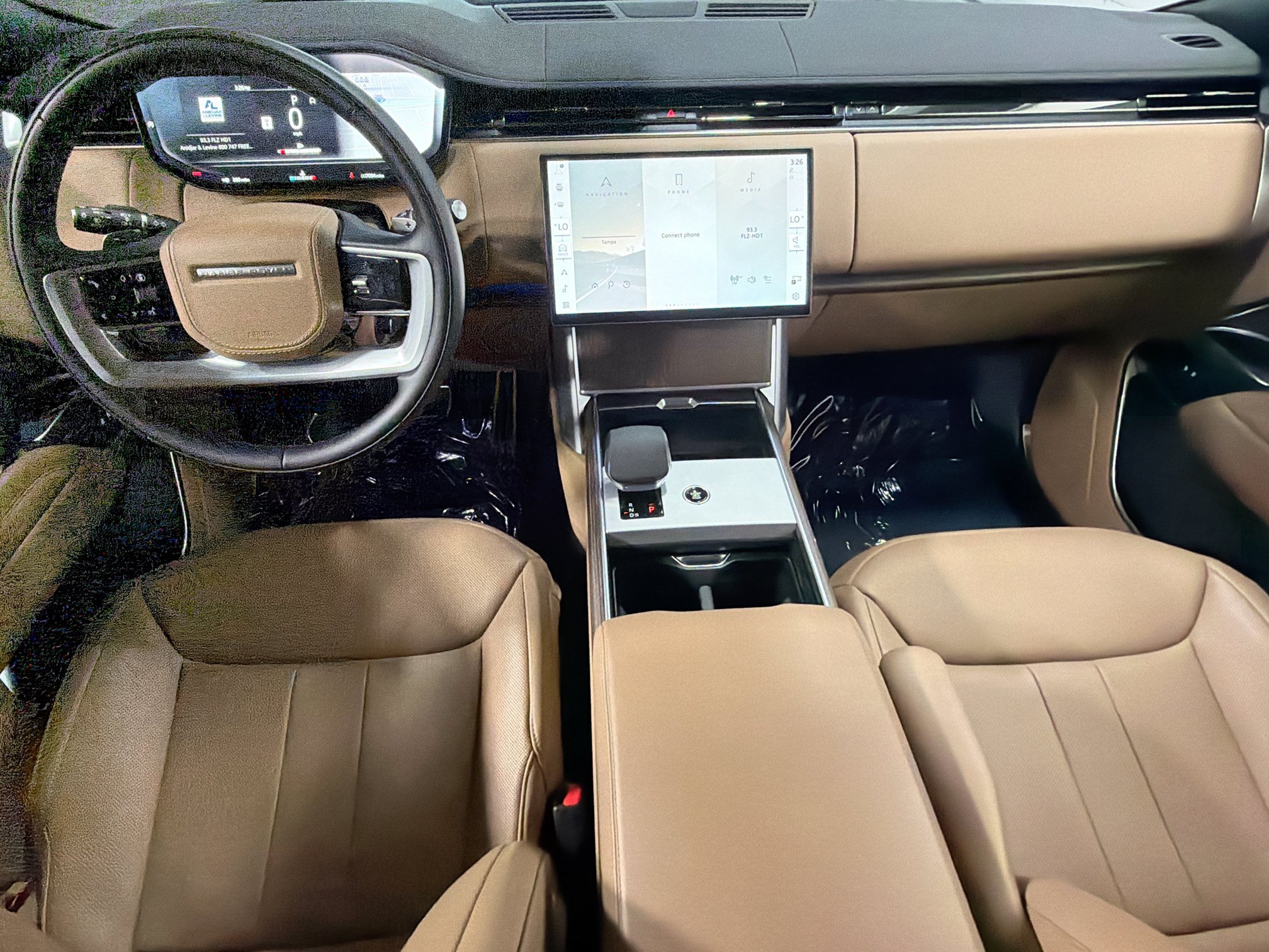 Used 2025 Land Rover Range Rover Long Wheelbase SE AWD/4WD image 17
