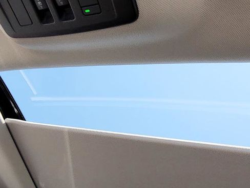 Used 2022 Nissan Pathfinder Platinum FWD image 18
