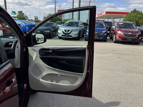 Used 2018 Dodge Grand Caravan SE w/ UConnect Hands-Free Group FWD image 26