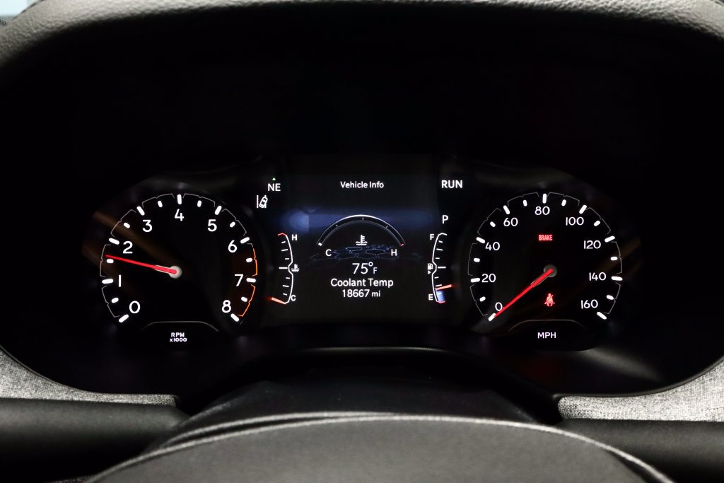 Used 2024 Jeep Compass Latitude w/ Sun and Sound Group AWD/4WD image 27
