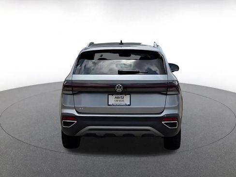 Used 2025 Volkswagen Taos SE FWD image 8