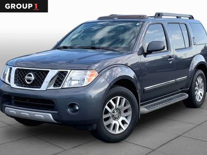 Used 2012 Nissan Pathfinder LE w/ DVD Entertainment Pkg
