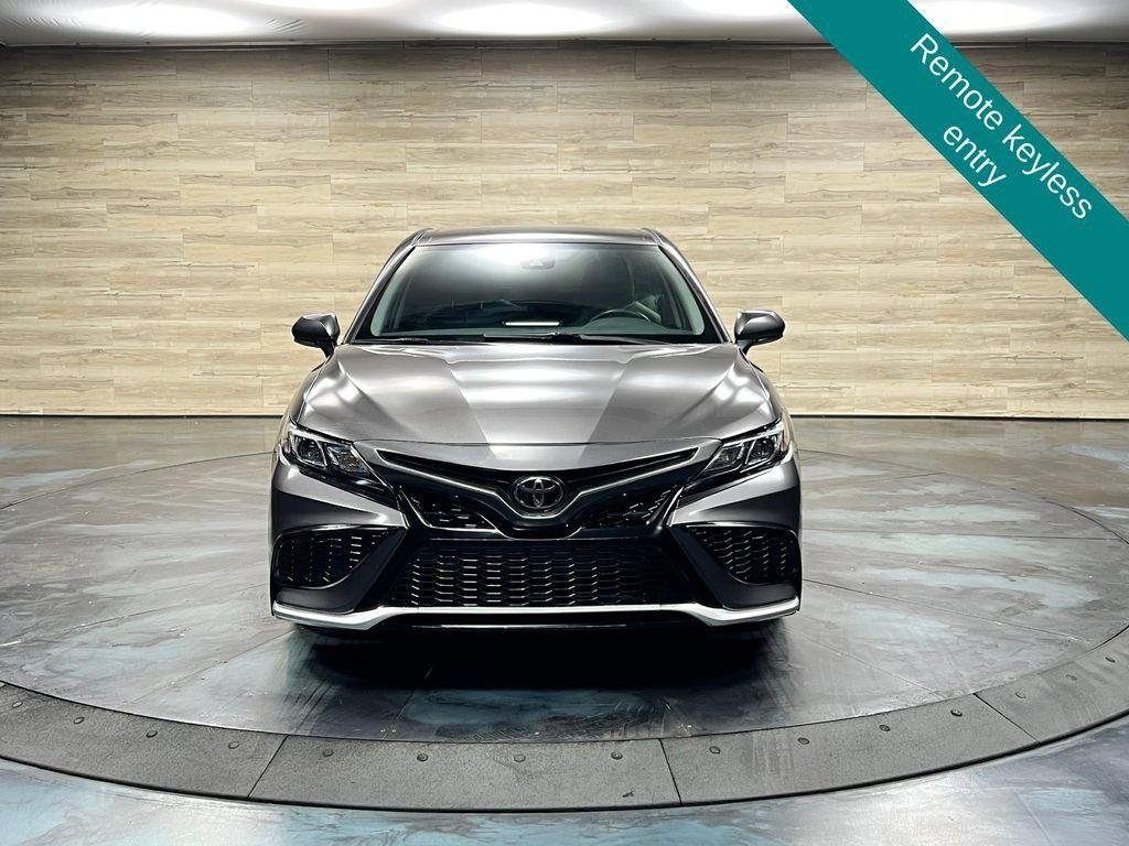 Used 2022 Toyota Camry SE w/ Carpet Mat Package (TMS) FWD image 5