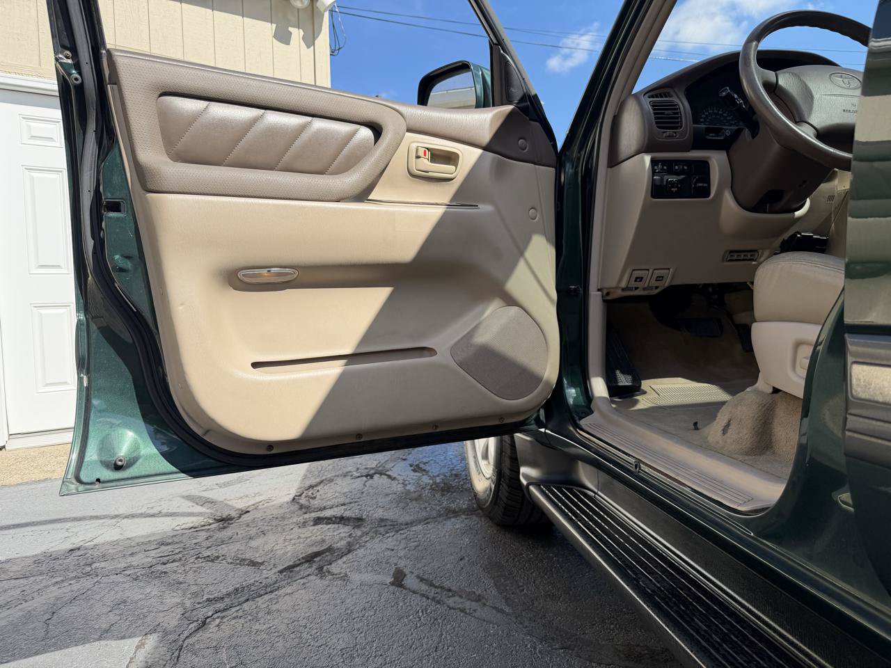 Used 1999 Toyota Land Cruiser w/ Leather Trim Pkg AWD/4WD image 35