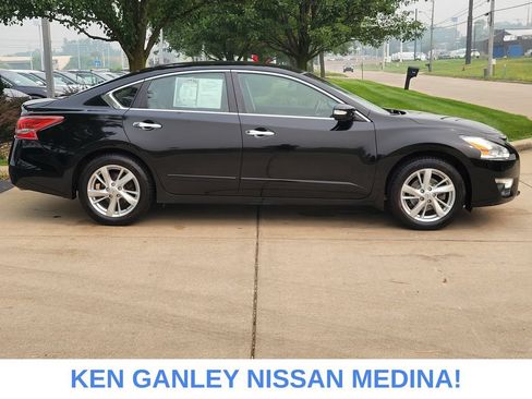 Used 2013 Nissan Altima 2.5 SL w/ 2.5 Moonroof Pkg FWD image 2