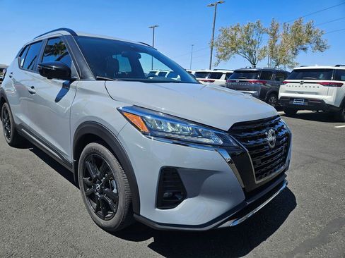 Used 2023 Nissan Kicks SR w/ SR Premium Package FWD image 3