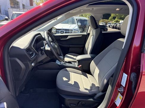 Used 2022 Ford Escape SE w/ SE Sport Appearance Package AWD/4WD image 25
