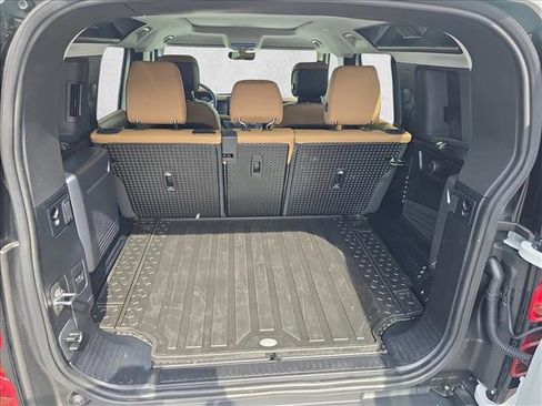 Certified 2025 Land Rover Defender 110 X-Dynamic SE AWD/4WD image 12