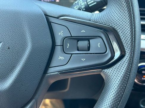 Used 2025 Chevrolet Trax LT FWD image 35