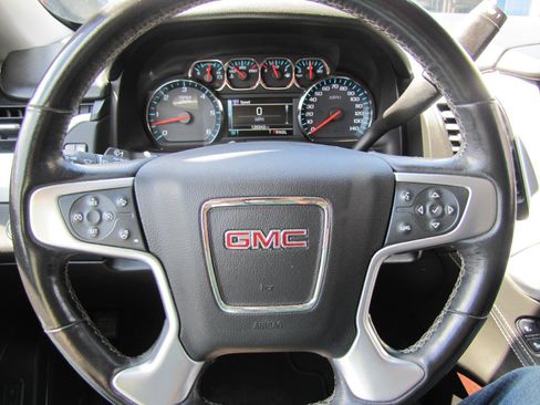 Used 2020 GMC Yukon XL SLT AWD/4WD image 18