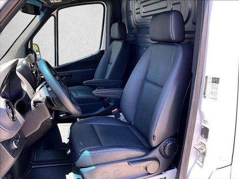 Used 2025 Mercedes-Benz Sprinter 2500 image 26