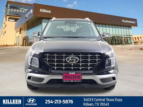 Used 2024 Hyundai Venue SEL FWD image 2