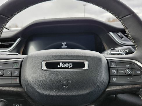 Used 2023 Jeep Grand Cherokee Limited image 30