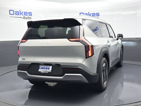 New 2026 Kia EV9 Wind AWD/4WD image 7
