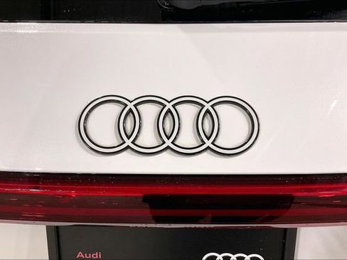 Used 2024 Audi Q8 e-tron Premium Plus w/ Premium Plus Package image 8