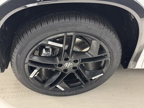 New 2026 Volkswagen Tiguan SE R-Line image 24