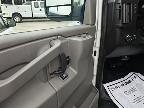 Used 2019 Chevrolet Express 2500 w/ Driver Convenience Package RWD image 15