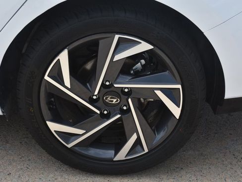 Used 2025 Hyundai Elantra SEL FWD image 9