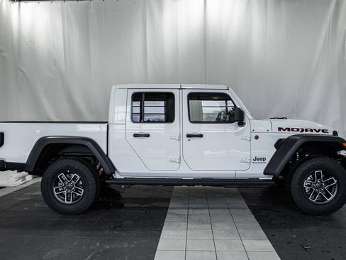 New 2026 Jeep Gladiator Mojave w/ Technology Group AWD/4WD image 3