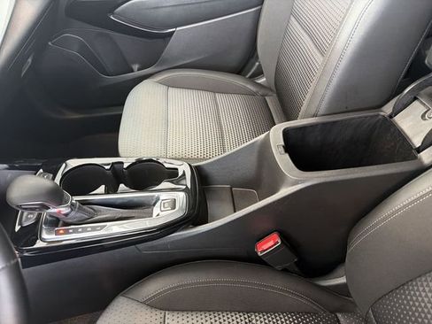 Certified 2025 Chevrolet Trax LT w/ LT Convenience Package image 21