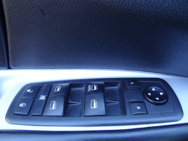 Used 2019 Dodge Journey SE w/ Connectivity Group FWD image 13