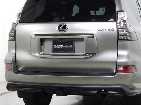 Used 2023 Lexus GX 460 Premium w/ Accessory Package AWD/4WD image 11