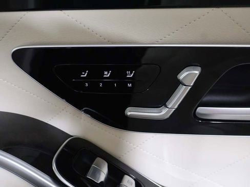 Used 2022 Mercedes-Benz S 500 4MATIC w/ 3D Technology Package image 32
