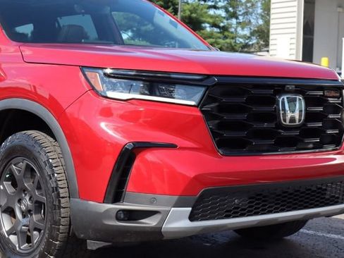 Used 2024 Honda Pilot TrailSport image 17