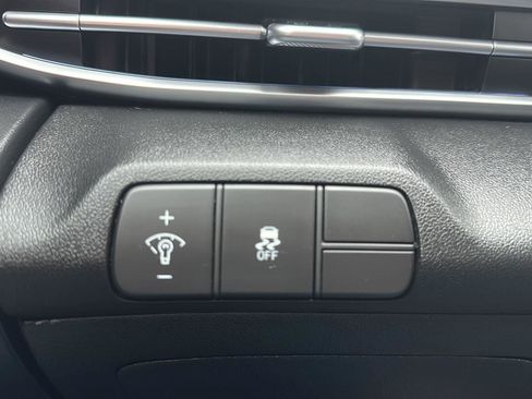 Used 2025 Hyundai Elantra Limited FWD image 26