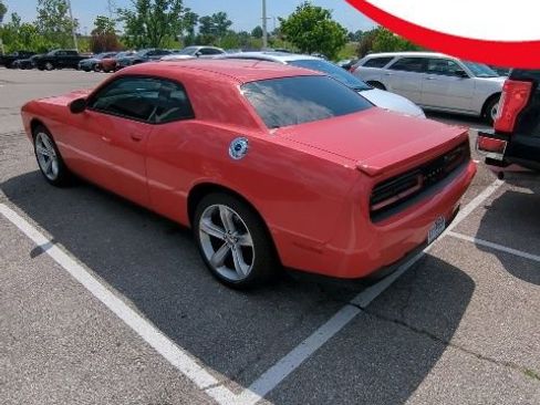 Used 2016 Dodge Challenger R/T RWD image 1