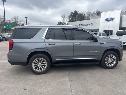 Used 2022 GMC Yukon SLT w/ SLT Luxury Package image 4
